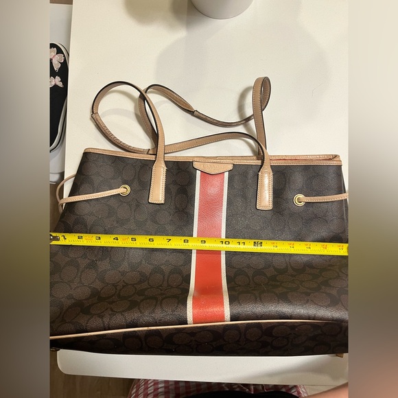 Large COACH tote - Picture 10 of 12